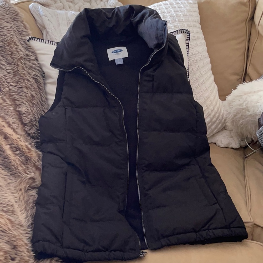 Black puffy vest in perfect condition